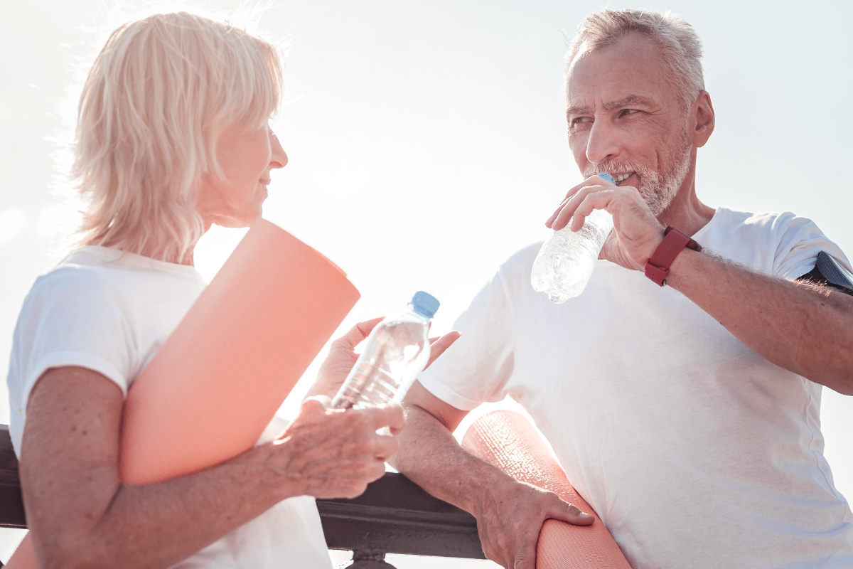 4 egyszerű módja annak, hogy ásványi anyagokat adjon a vízhez